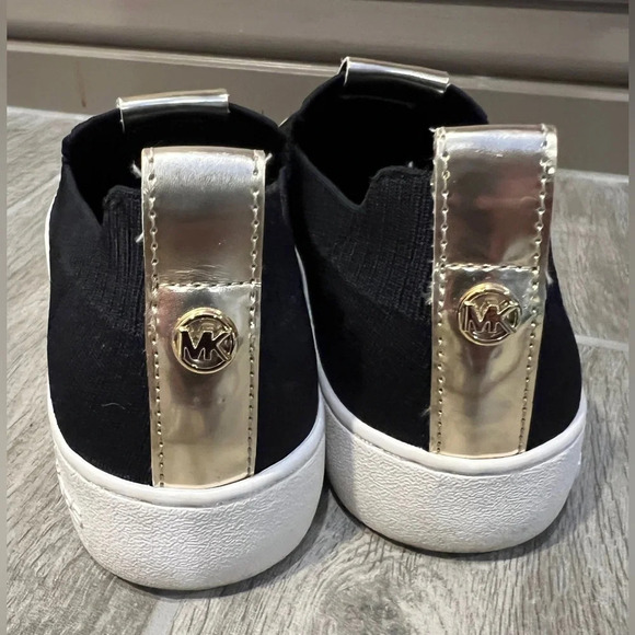 Michael Kors Slipon Logo Embossed size 6.5 textile upper and rubber sole - Picture 2 of 7